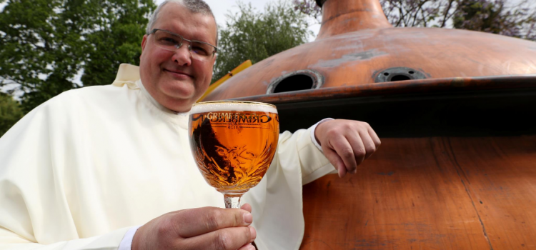 Dois séculos depois, monges descobrem receita original e produzem cerveja medieval Dois séculos depois, monges descobrem receita original e produzem cerveja medieval